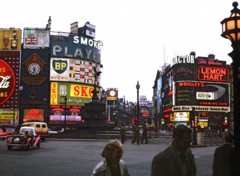 Piccadilly Circus in 1962
