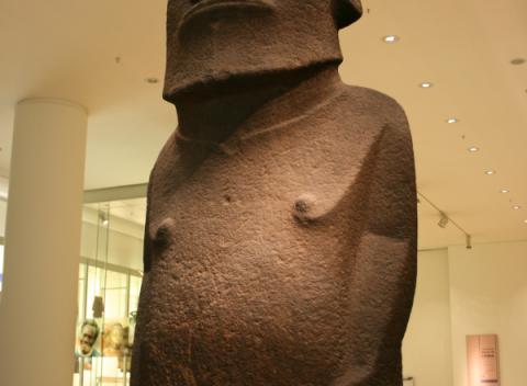 Een beeld uit paaseiland in het British Museum